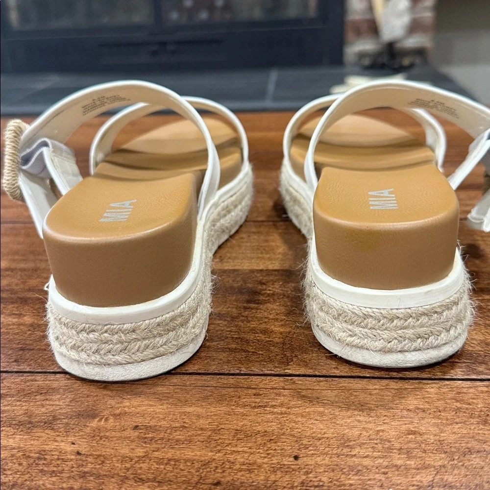 Mia Kenzy Platform Sandals size 8.5